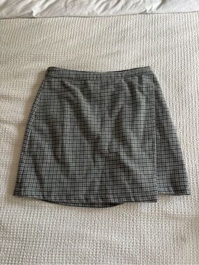 Abercrombie & Fitch Gray Houndstooth Mini Skirt - size medium